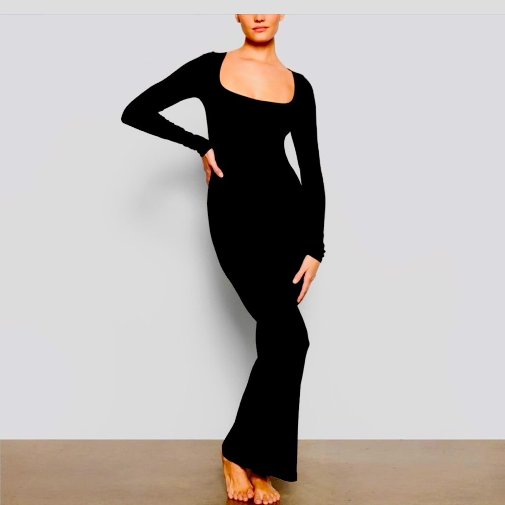 NWT!! SKIMS Black Long Sleeve soft lounge Dress size medium!